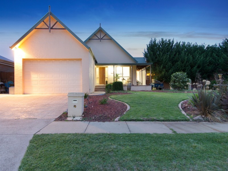 13 Eliza Place, Somerville VIC 3912