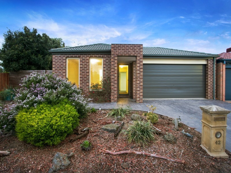 42 Clifton Grove, Carrum Downs VIC 3201