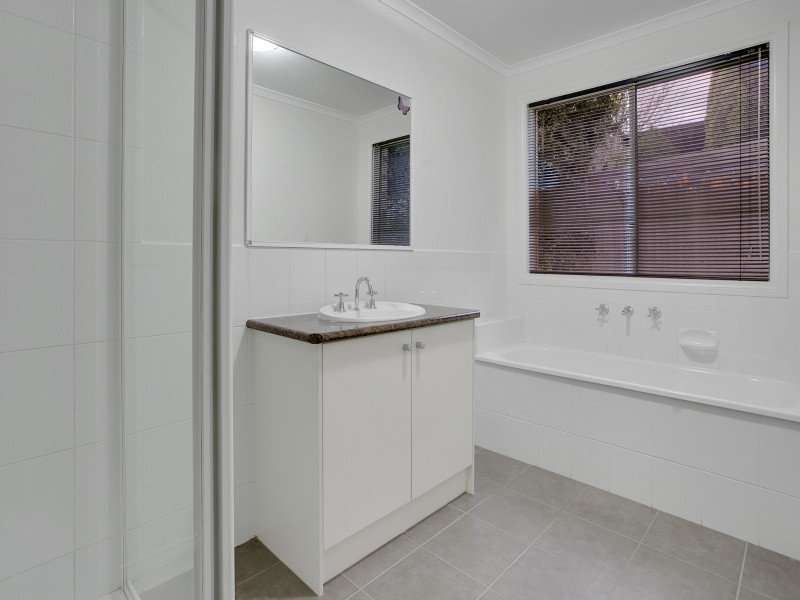 42 Clifton Grove, Carrum Downs VIC 3201