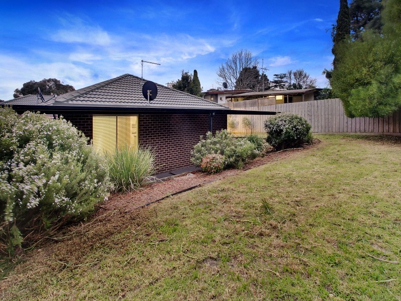 42 Clifton Grove, Carrum Downs VIC 3201