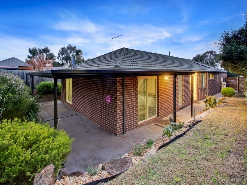 42 Clifton Grove, Carrum Downs VIC 3201