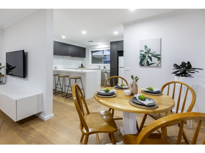 6 Escabon Grove, Frankston VIC 3199