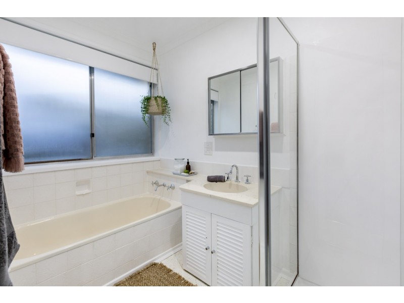 6 Escabon Grove, Frankston VIC 3199