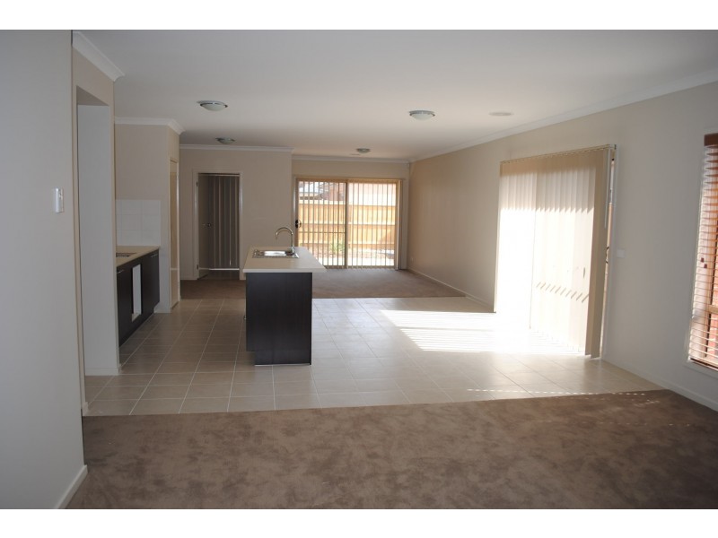 6 Airfield Grove, Point Cook VIC 3030