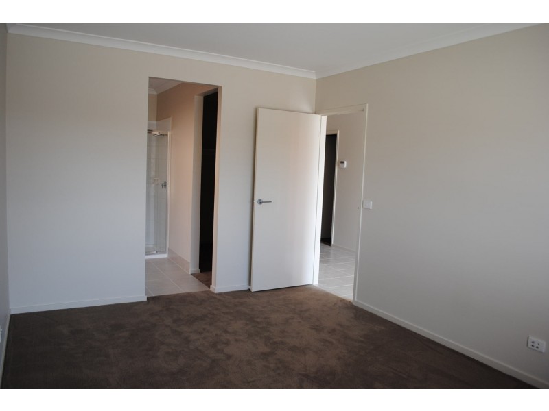 6 Airfield Grove, Point Cook VIC 3030