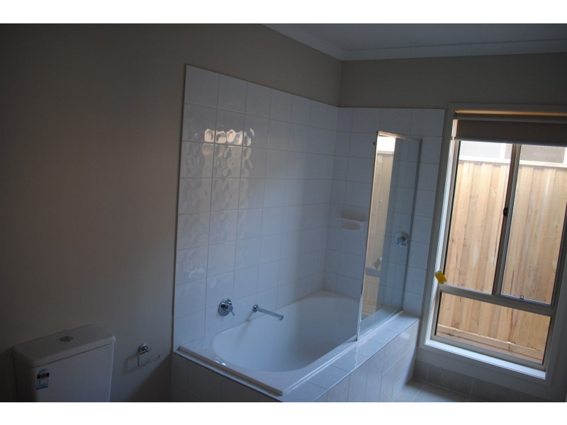 6 Airfield Grove, Point Cook VIC 3030