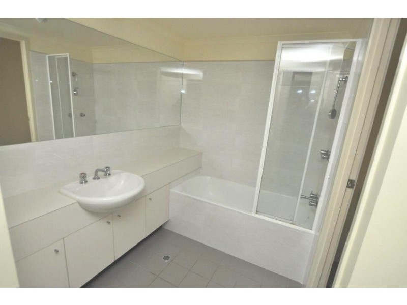 REF 24402/114 Dodds Street, Southbank VIC 3006