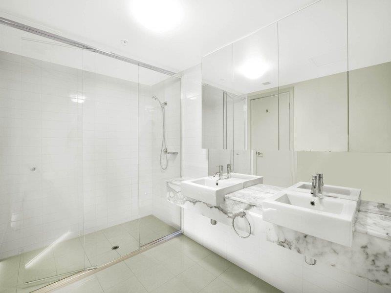 2504/100 Harbour Esplanade, Docklands VIC 3008