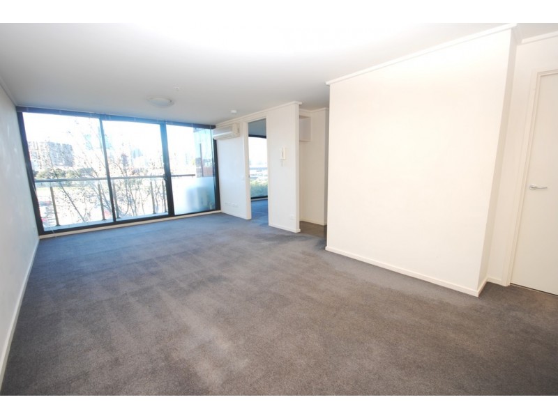 REF 24417/100 Kavanagh Street, Southbank VIC 3006
