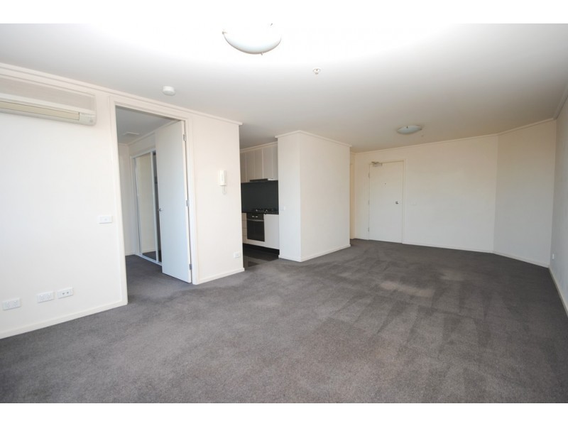 REF 24417/100 Kavanagh Street, Southbank VIC 3006