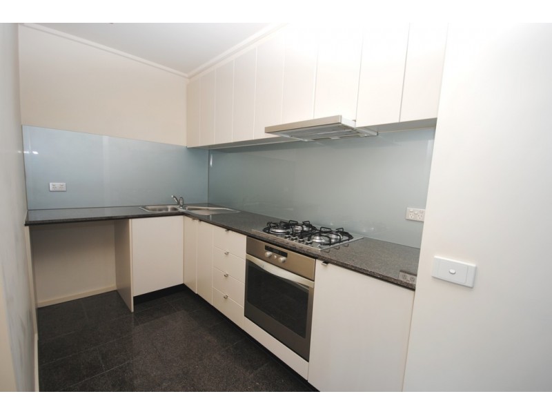 REF 24417/100 Kavanagh Street, Southbank VIC 3006