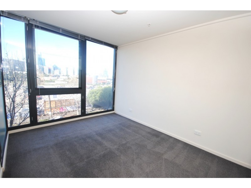 REF 24417/100 Kavanagh Street, Southbank VIC 3006
