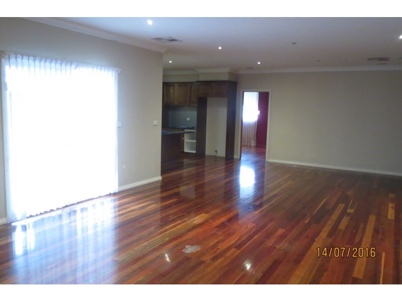 11 Whitlam Green, Point Cook VIC 3030