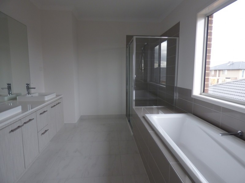 16 Littlecroft Street, Point Cook VIC 3030