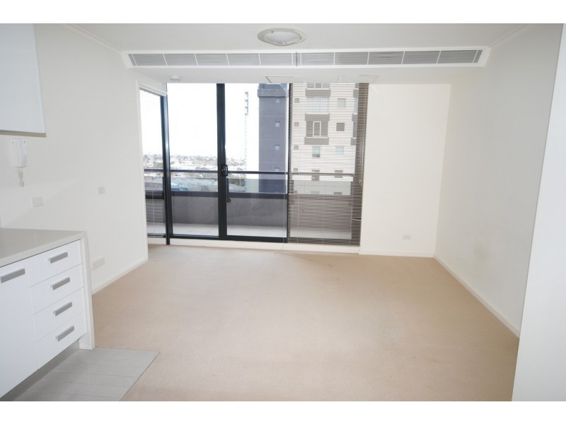 REF 24433/63 Whiteman Street, Southbank VIC 3006