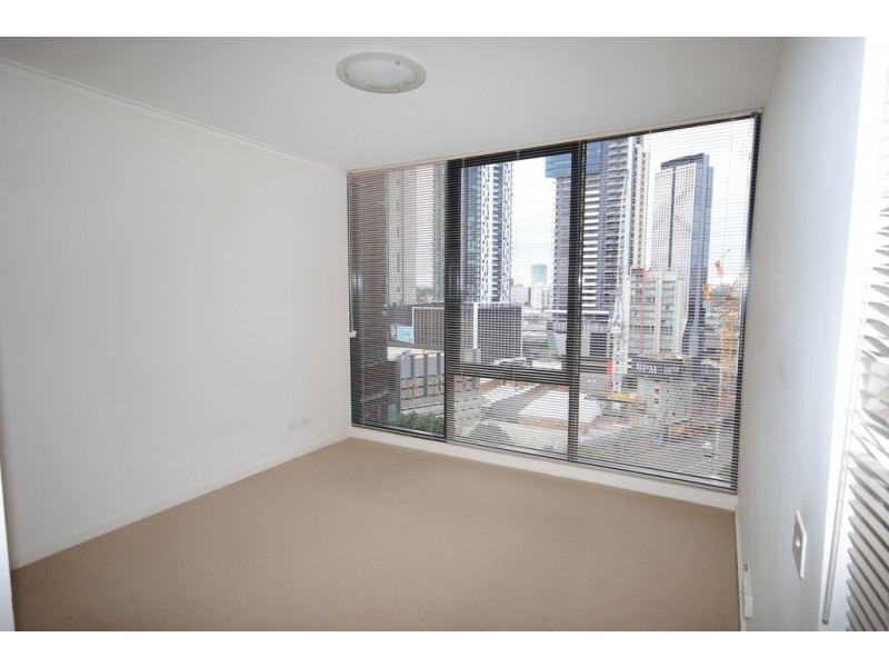 REF 24433/63 Whiteman Street, Southbank VIC 3006