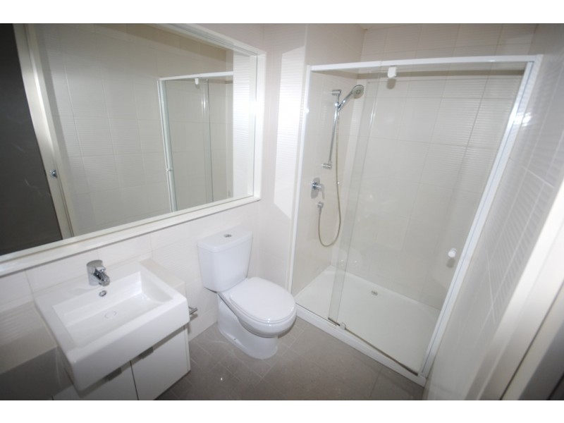 REF 24433/63 Whiteman Street, Southbank VIC 3006
