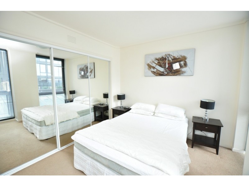 REF 24436/100 Kavanagh Street, Southbank VIC 3006