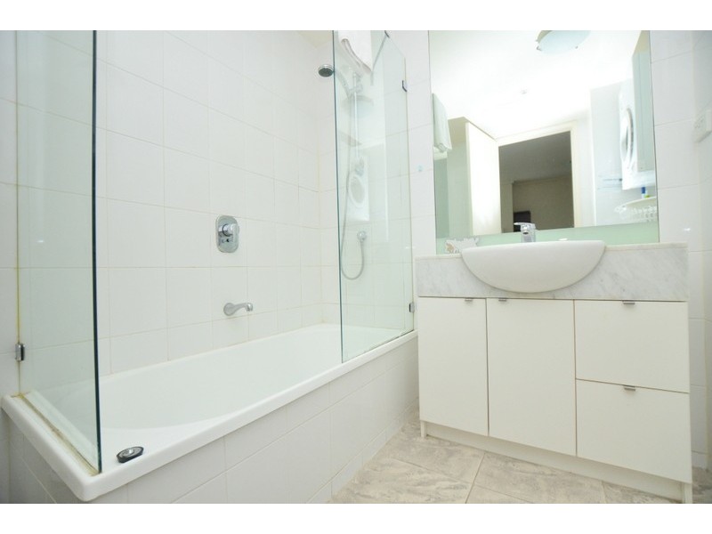 REF 24436/100 Kavanagh Street, Southbank VIC 3006