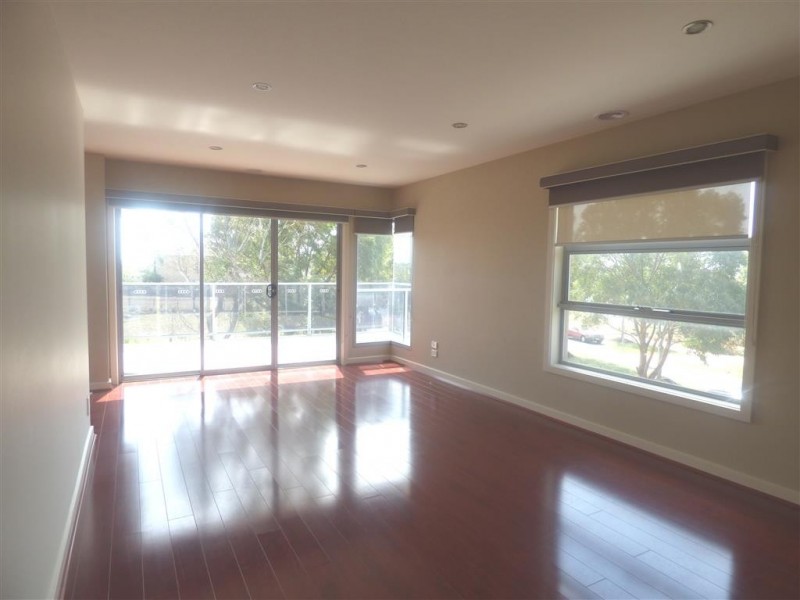 2 Skyward Drive, Sanctuary Lakes VIC 3030