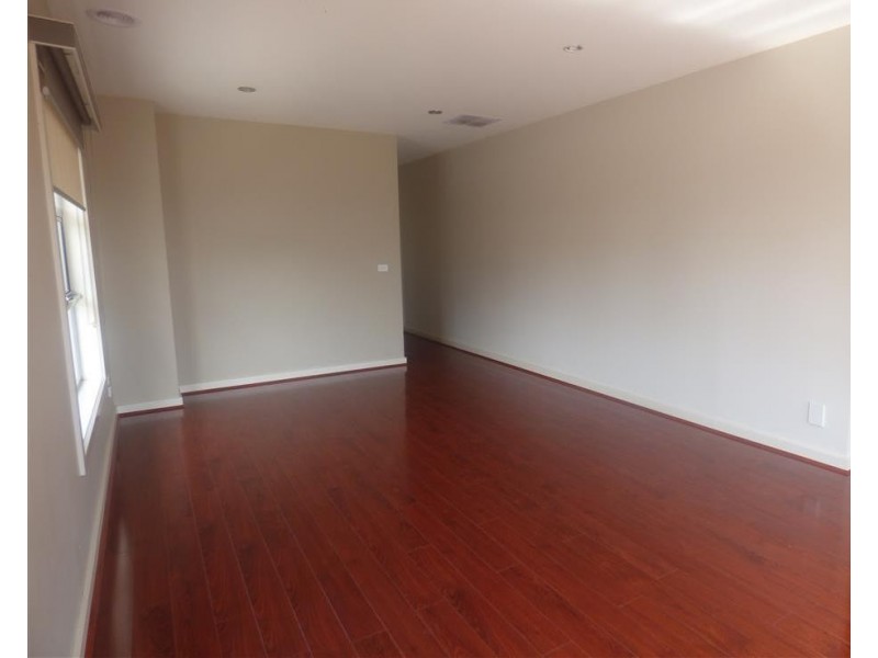 2 Skyward Drive, Sanctuary Lakes VIC 3030