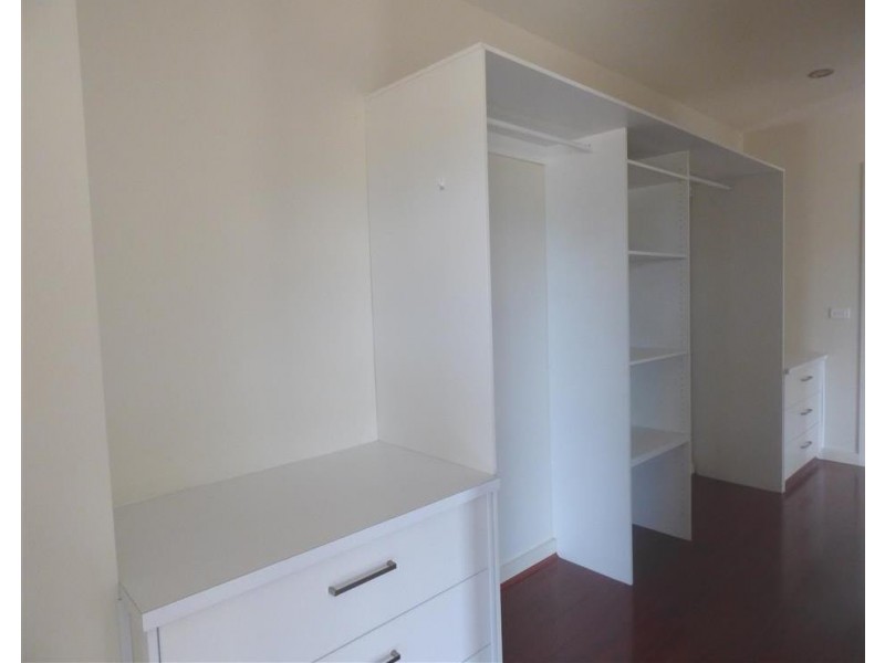 2 Skyward Drive, Sanctuary Lakes VIC 3030