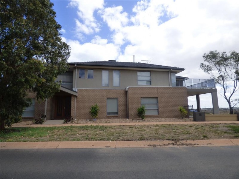 2 Skyward Drive, Sanctuary Lakes VIC 3030