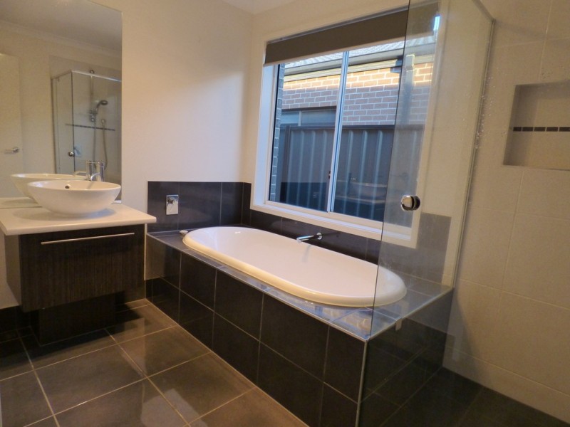 8 Rona Road, Point Cook VIC 3030