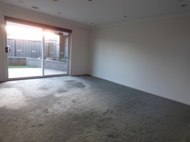 8 Rona Road, Point Cook VIC 3030