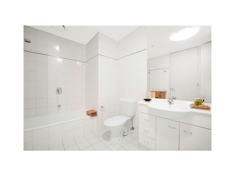 REF 24461/38 Bank Street, South Melbourne VIC 3205