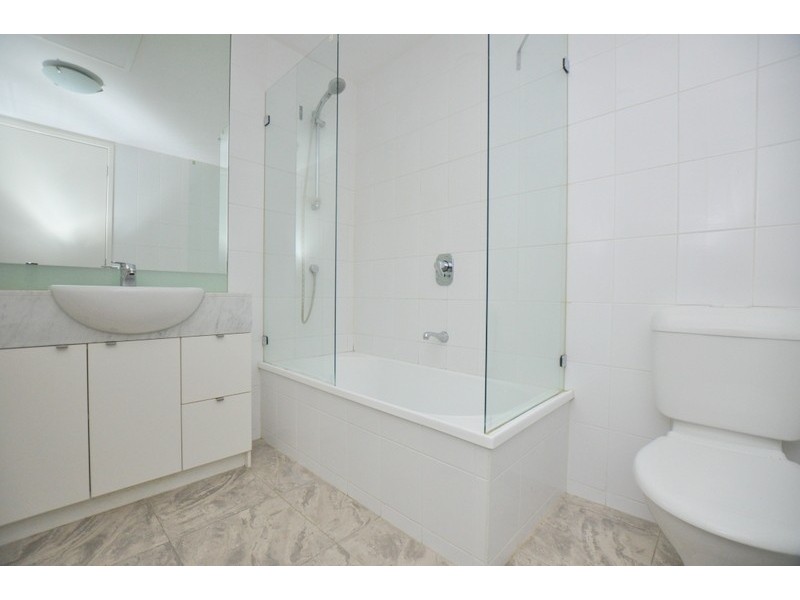 REF 24464/100 Kavanagh Street, Southbank VIC 3006