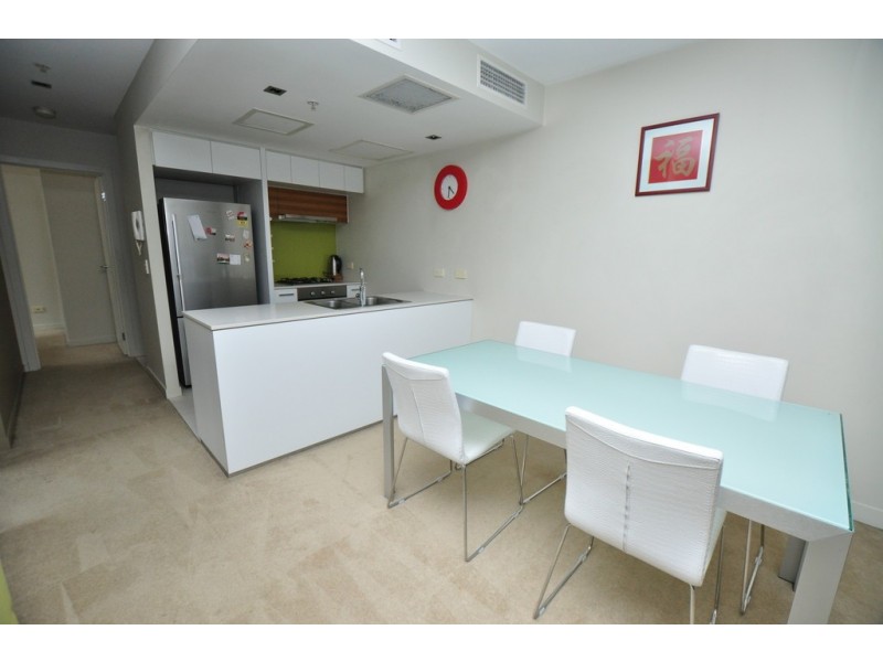 REF 24588/100 Harbour Esplanade, Docklands VIC 3008