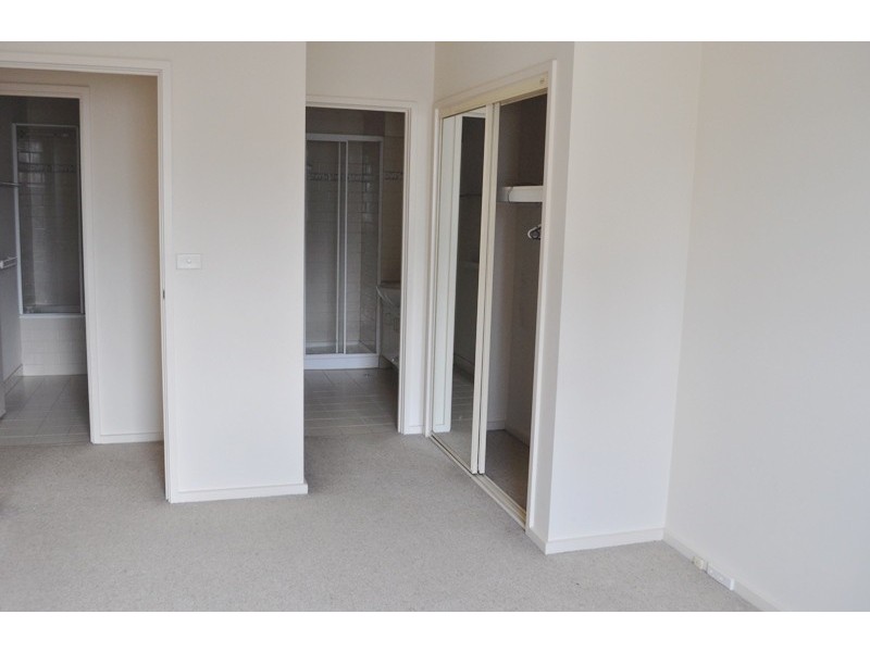 REF 24473/102 Wells Street, Southbank VIC 3006