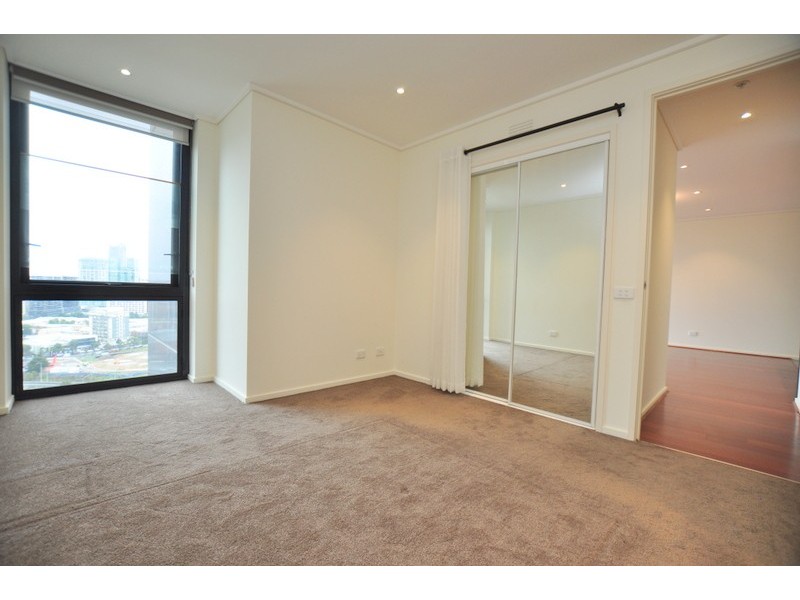 REF 24486/100 Kavanagh Street, Southbank VIC 3006