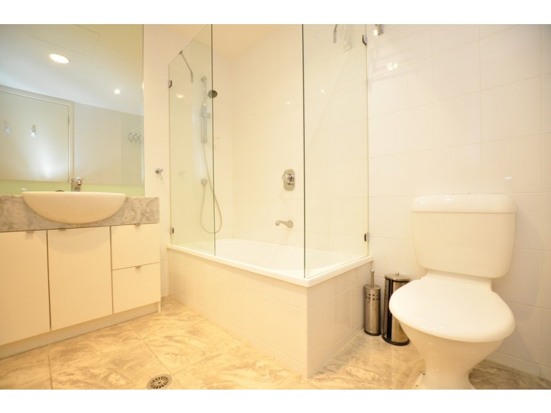 REF 24486/100 Kavanagh Street, Southbank VIC 3006