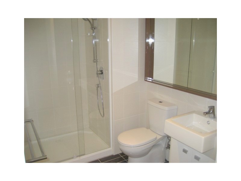 REF 24487/63 Whiteman Street, Southbank VIC 3006