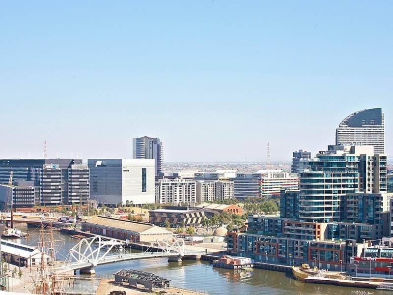 REF 24487/63 Whiteman Street, Southbank VIC 3006