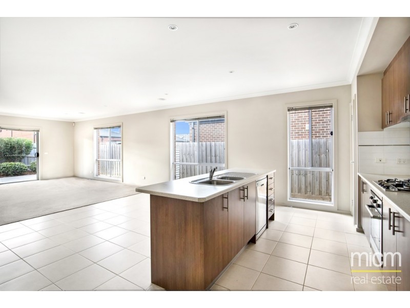 12 Umbrella Way, Point Cook VIC 3030