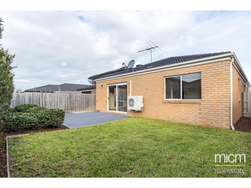 12 Umbrella Way, Point Cook VIC 3030