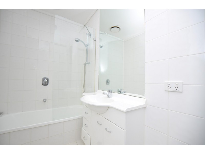 REF 24516/99 Whiteman Street, Southbank VIC 3006