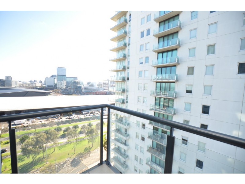 REF 24516/99 Whiteman Street, Southbank VIC 3006