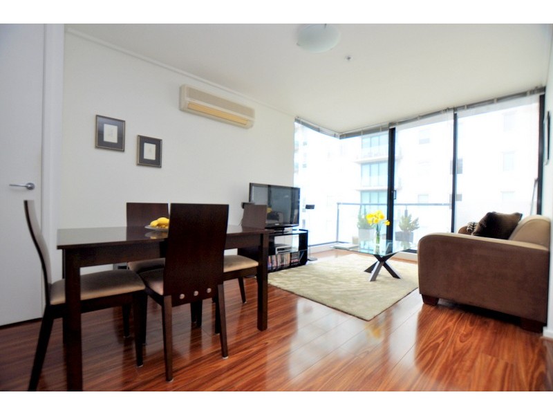 REF 24530/99 Whiteman Street, Southbank VIC 3006