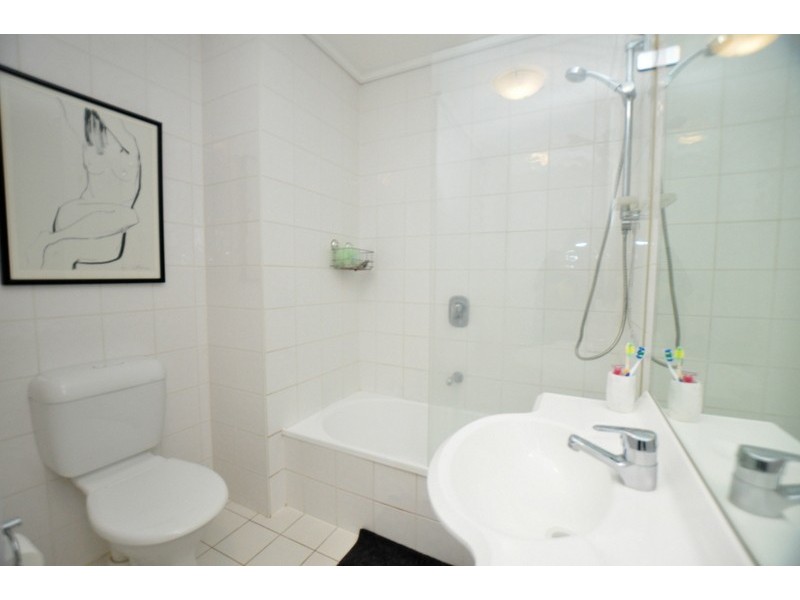 REF 24530/99 Whiteman Street, Southbank VIC 3006