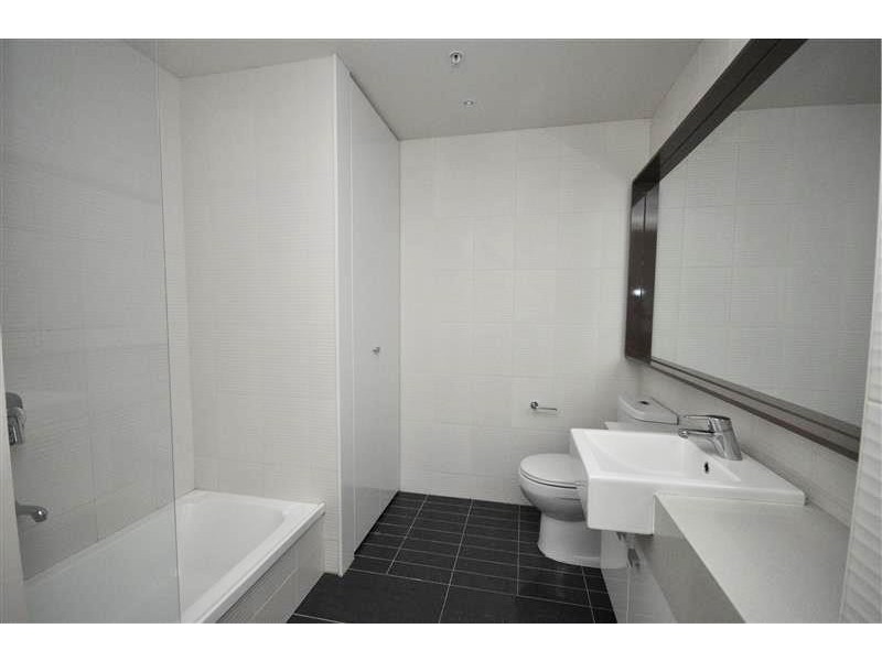 REF 24544/63 Whiteman Street, Southbank VIC 3006
