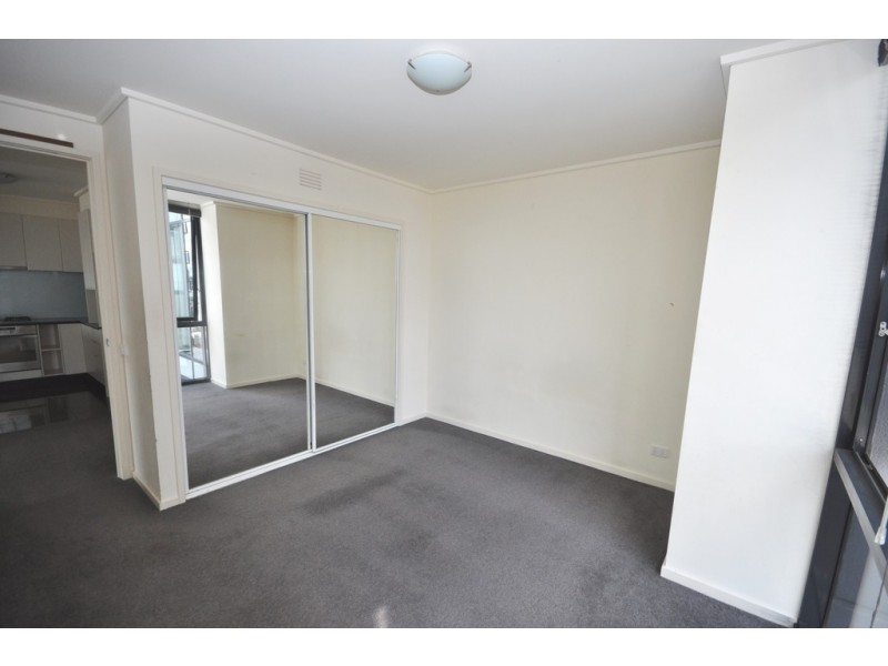 REF 24572/100 Kavanagh Street, Southbank VIC 3006