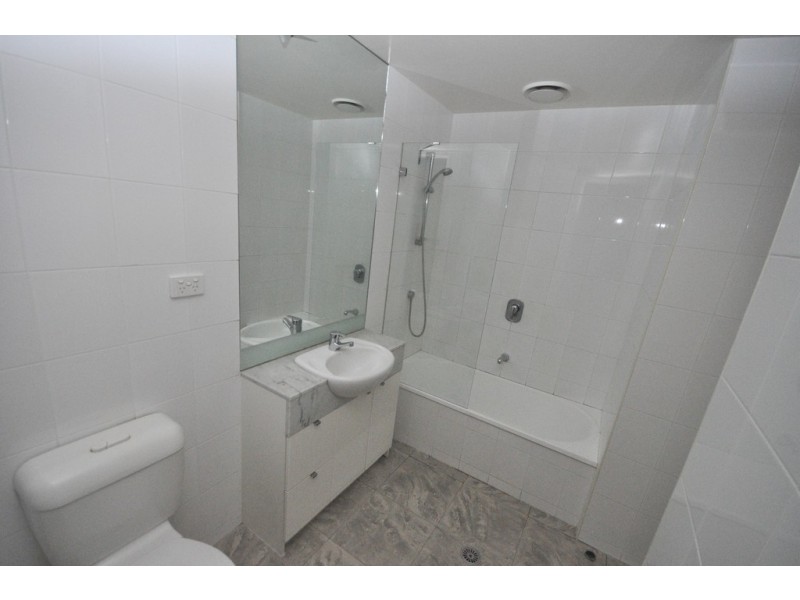 REF 24572/100 Kavanagh Street, Southbank VIC 3006