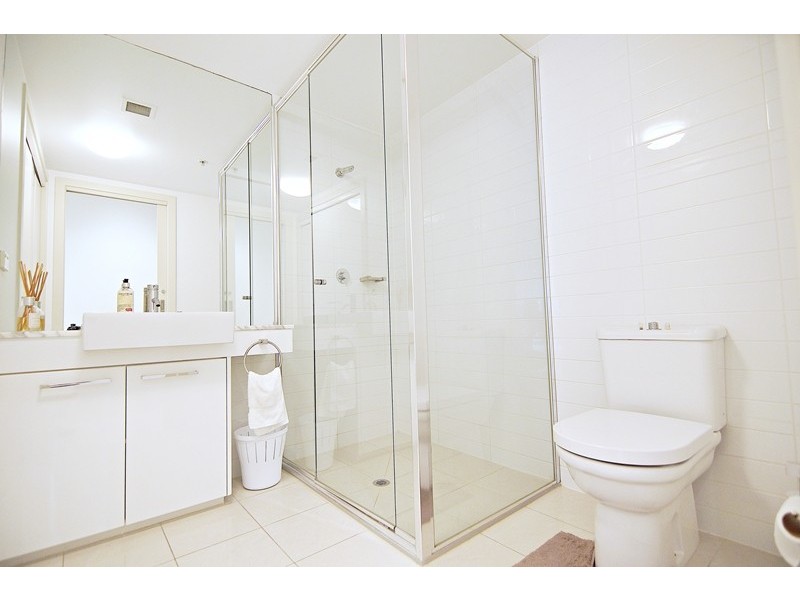 1608/100 Harbour Esplanade, Docklands VIC 3008