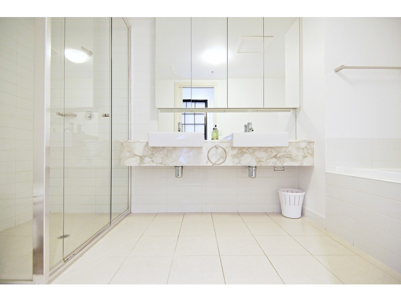 1608/100 Harbour Esplanade, Docklands VIC 3008