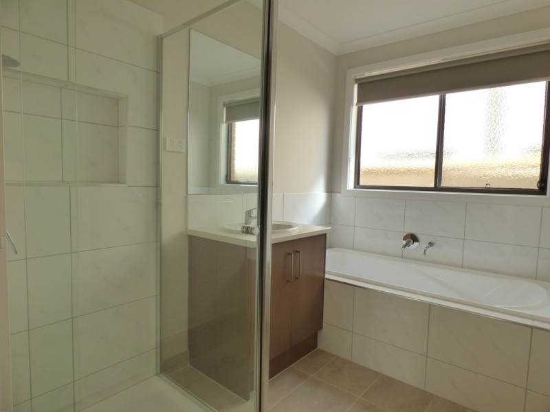 19 Elsham Grove, Truganina VIC 3029