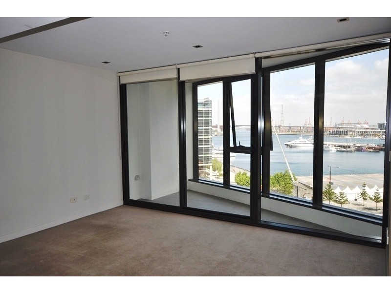 811/100 Harbour Esplanade, Docklands VIC 3008